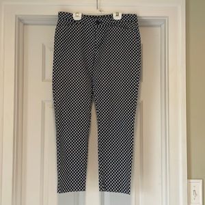 Geometric Design stretch capris